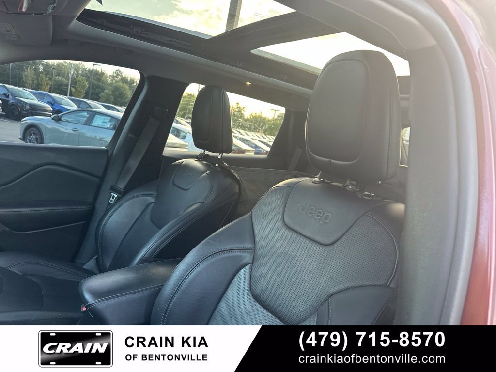 Used 2021 Jeep Cherokee Latitude Lux w/ Sun & Sound Group AWD/4WD image 4
