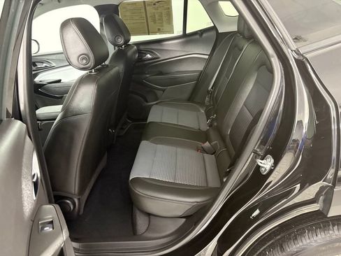 Used 2025 Chevrolet Trax LT w/ Driver Confidence Package FWD image 11