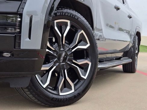 Used 2024 GMC Sierra EV Denali image 8