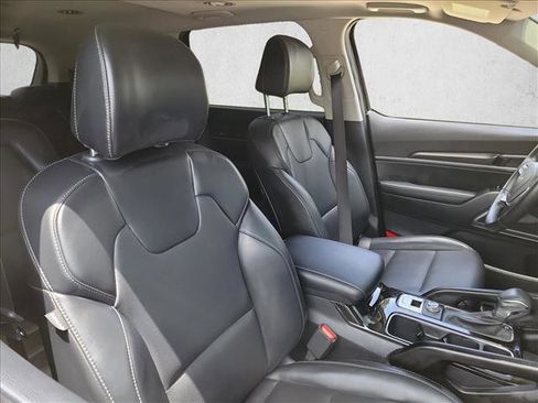 Used 2025 Kia Telluride S FWD image 16
