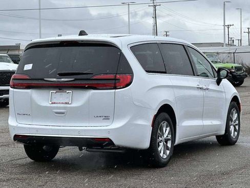 New 2026 Chrysler Pacifica Limited image 3