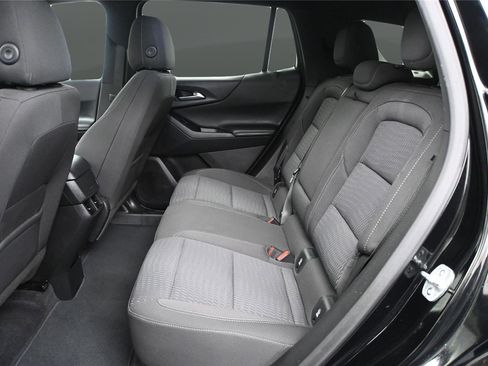 Used 2025 Chevrolet Equinox LT w/ Safety and Technology Package FWD image 9