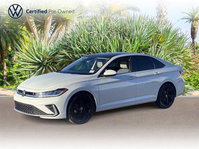 Certified 2025 Volkswagen Jetta SE w/ Sunroof Package
