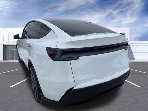 Used 2026 Tesla Model Y 2WD image 12