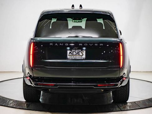 Used 2024 Land Rover Range Rover Long Wheelbase SE image 3
