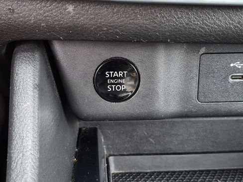 Used 2024 Nissan Rogue SV FWD image 9