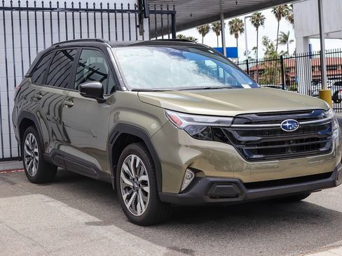 Certified 2025 Subaru Forester Touring w/ Touring Package AWD/4WD image 3