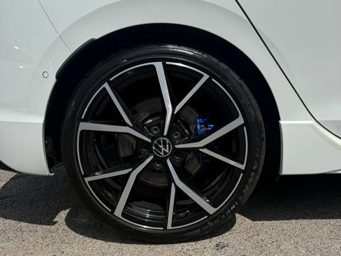 Used 2024 Volkswagen Golf R AWD/4WD image 34