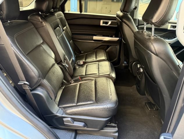 Used 2020 Ford Explorer XLT w/ Equipment Group 202A AWD/4WD image 17