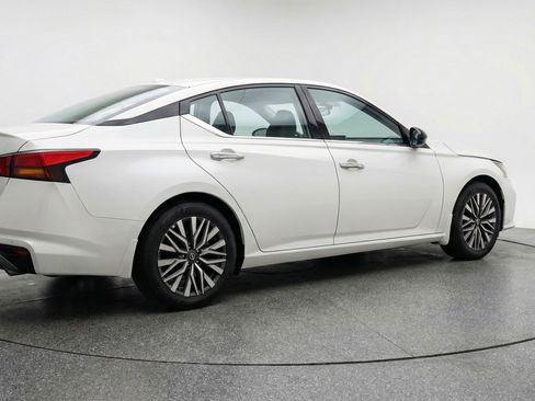 Used 2025 Nissan Altima 2.5 SV FWD image 9