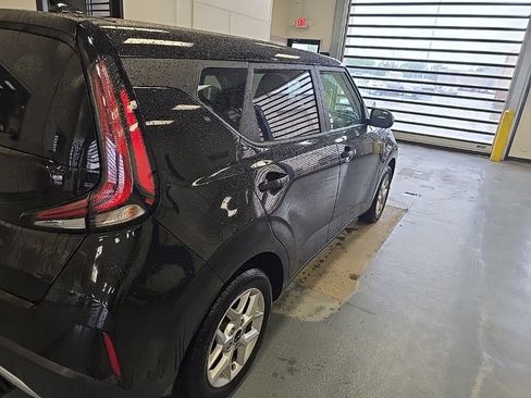 Used 2023 Kia Soul S FWD image 3