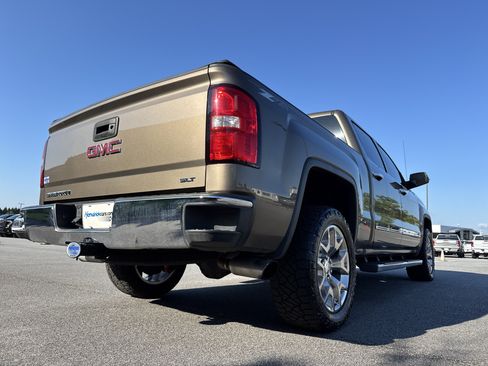 Used 2015 GMC Sierra 1500 SLT w/ SLT Crew Cab Value Package RWD image 10