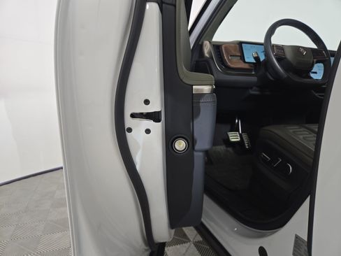 Used 2024 Rivian R1T Launch Edition Quad AWD/4WD image 30