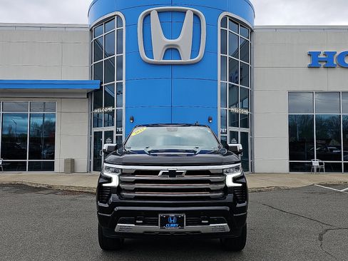 Used 2022 Chevrolet Silverado 1500 High Country w/ High Country Premium Package AWD/4WD image 2