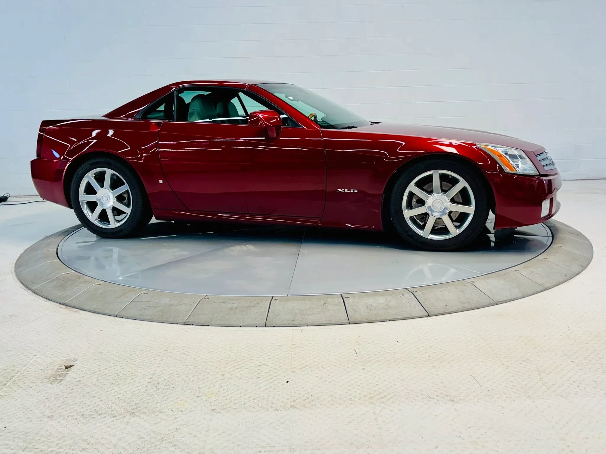 Used 2006 Cadillac XLR RWD image 24