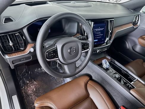 Certified 2024 Volvo V60 B5 Cross Country Ultimate w/ Protection Package Premier AWD/4WD image 9