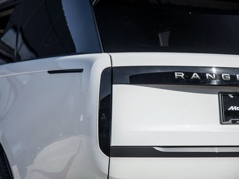 Used 2023 Land Rover Range Rover Autobiography image 12