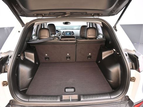 Certified 2022 Jeep Cherokee Latitude Lux image 15