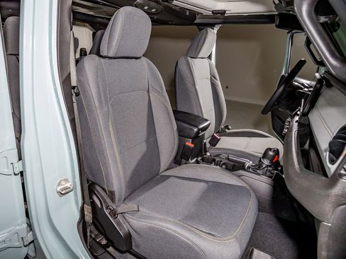 Used 2024 Jeep Wrangler Willys AWD/4WD image 29