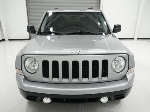 Used 2016 Jeep Patriot Sport image 2