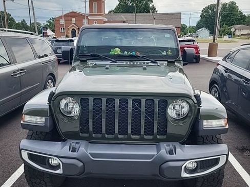 Used 2022 Jeep Gladiator Sport AWD/4WD image 2