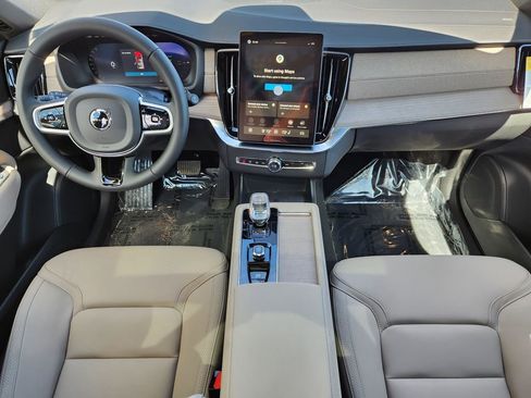 New 2026 Volvo XC90 T8 Plus w/ Protection Package Premier AWD/4WD image 17
