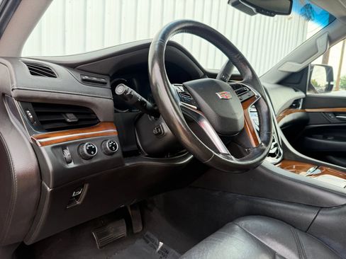 Used 2016 Cadillac Escalade Premium AWD/4WD image 5