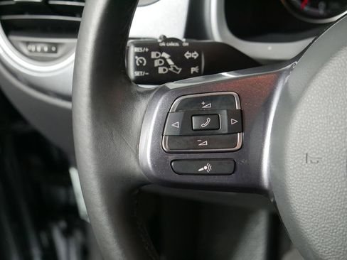 Used 2019 Volkswagen Beetle 2.0T SE image 12