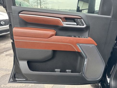 Used 2025 GMC Sierra 2500 Denali Ultimate image 10