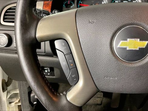 Used 2014 Chevrolet Suburban LT RWD image 23