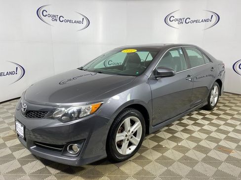 Used 2012 Toyota Camry SE image 3