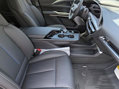 New 2026 Cadillac Lyriq V image 18