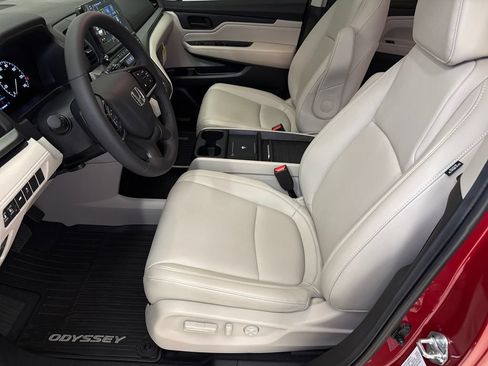 Certified 2026 Honda Odyssey EX-L image 19