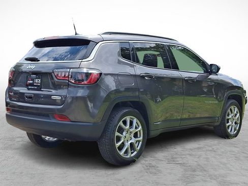 Used 2022 Jeep Compass Latitude w/ Sun and Sound Group AWD/4WD image 4