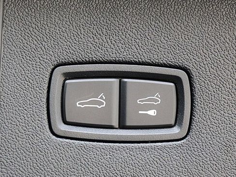 Used 2022 Porsche Cayenne Platinum Edition AWD/4WD image 9