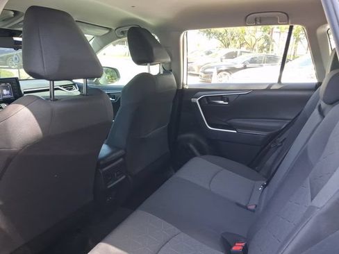 Used 2022 Toyota RAV4 XLE AWD/4WD image 5