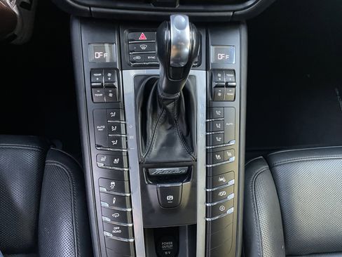 Used 2020 Porsche Macan Turbo image 15