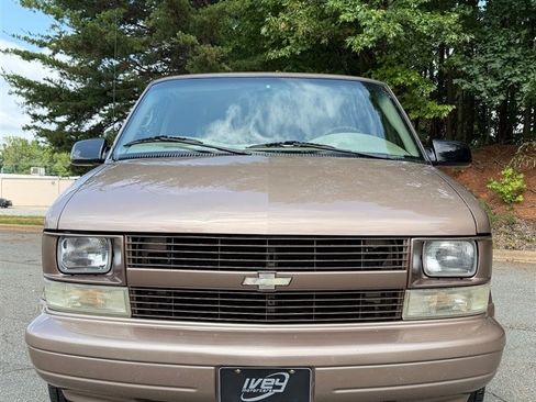 Used 2005 Chevrolet Astro Passenger RWD image 7