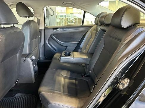 Used 2011 Volkswagen Jetta SE FWD image 14