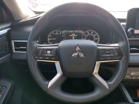 Used 2022 Mitsubishi Outlander ES image 20