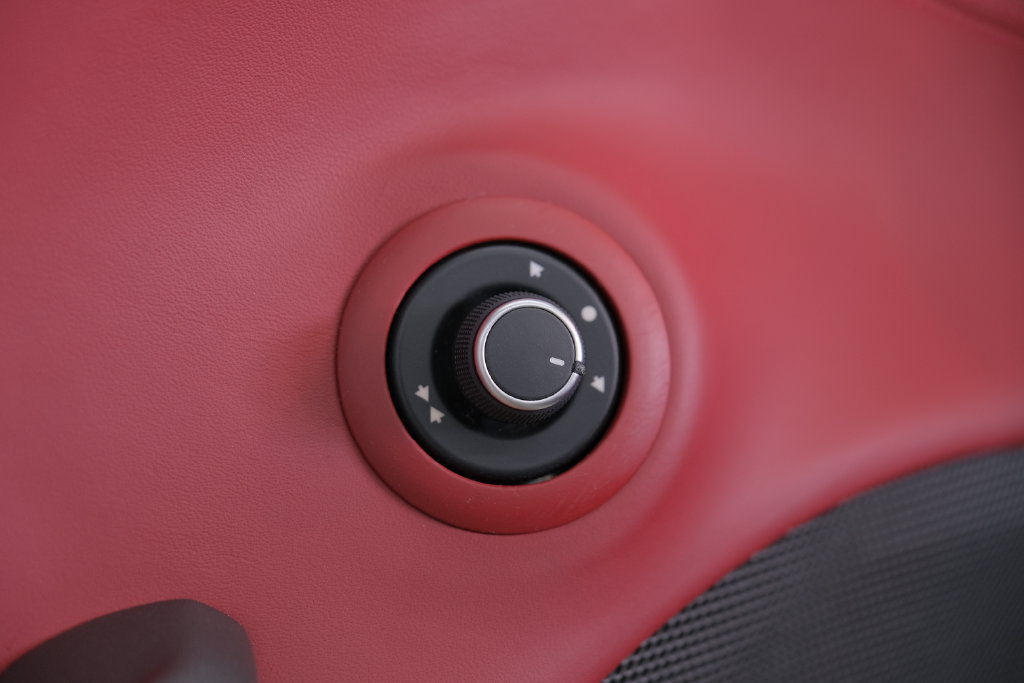 Used 2018 Ferrari 488 Spider RWD image 40