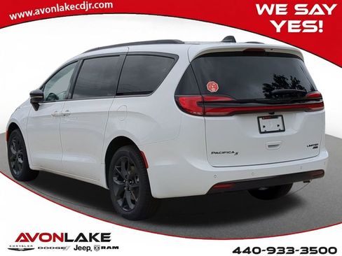 New 2026 Chrysler Pacifica Limited w/ S Appearance Package image 4
