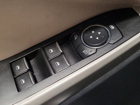 Used 2021 Ford Explorer XLT image 27