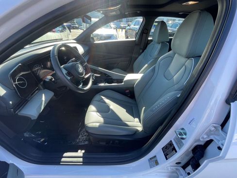 Used 2025 Hyundai Elantra Limited image 27
