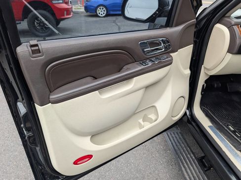 Used 2014 Cadillac Escalade Platinum image 36