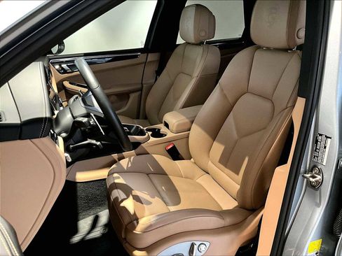 Used 2025 Porsche Macan Turbo image 8