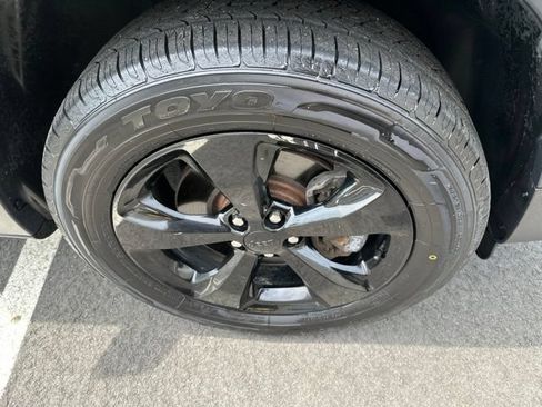 Used 2019 Jeep Cherokee Latitude Plus AWD/4WD image 8