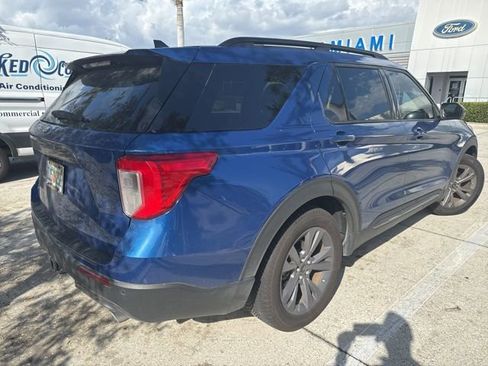 Used 2022 Ford Explorer XLT w/ Equipment Group 202A image 4