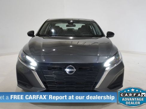 Used 2025 Nissan Altima 2.5 SV FWD image 2