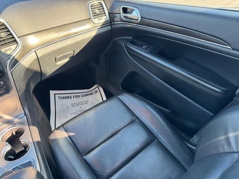 Used 2018 Jeep Grand Cherokee Limited image 15